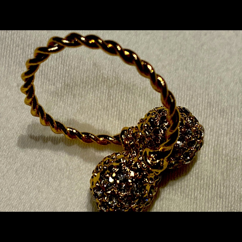 Women’s ring (size 6)